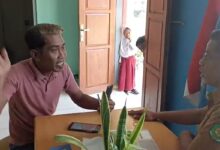 Aksi LSM Ricuh: Gebrak Meja di SDN Sumenep