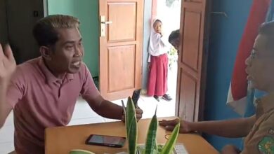 Aksi LSM Ricuh: Gebrak Meja di SDN Sumenep
