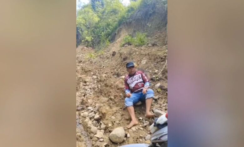 Jalan Rusak Puluhan Tahun? Kades Curhat ke Prabowo