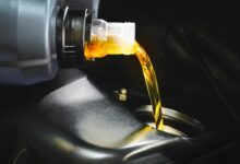 Oli Mobil vs Motor: Bedanya Apa & Dampaknya?