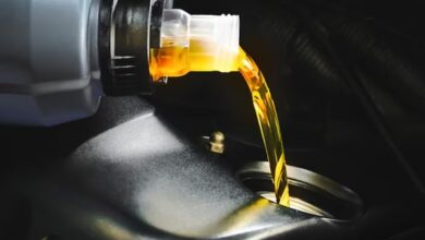 Oli Mobil vs Motor: Bedanya Apa & Dampaknya?