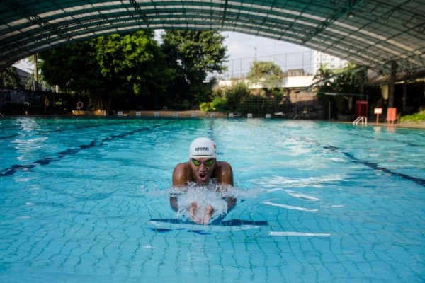 Redakan Stres dan Rasakan 7 Manfaat Ajaib Renang Gaya Bebas