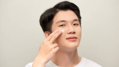 5 Sunscreen Terbaik Pria Kulit Berminyak & Berjerawat: Cegah Penuaan Dini!