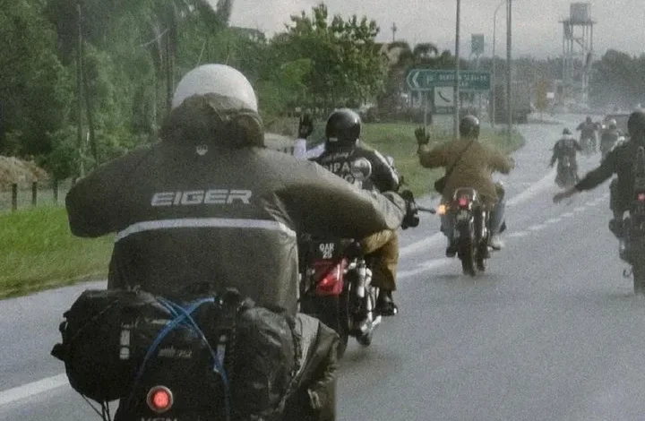 Aman Berkendara Motor Saat Hujan? Waspada Bahaya Ini!