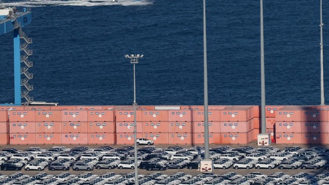 Ancaman Rudal Iran, Israel Evakuasi Kendaraan Listrik dari Pelabuhan