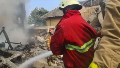 Api Gudang Ban Bekasi Kembali Menyala: Damkar Geram, Pemilik Lalai?