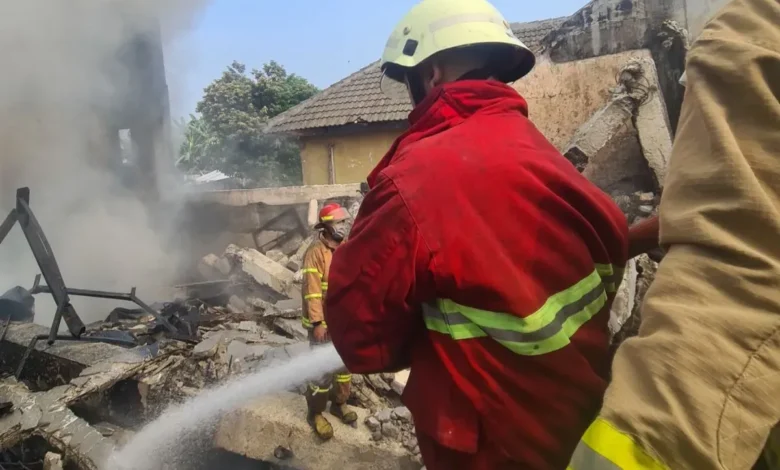 Api Gudang Ban Bekasi Kembali Menyala: Damkar Geram, Pemilik Lalai?