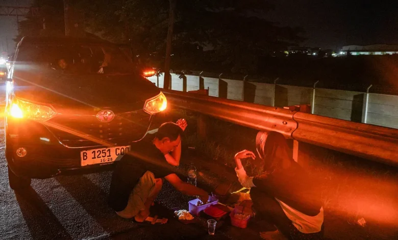 Bahaya Mengerikan! Istirahat di Bahu Jalan Tol? Ini Risikonya