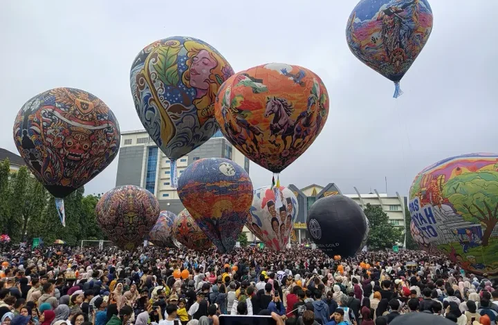 Balon Palestina Hiasi Langit Purwokerto: Festival UMP Spektakuler