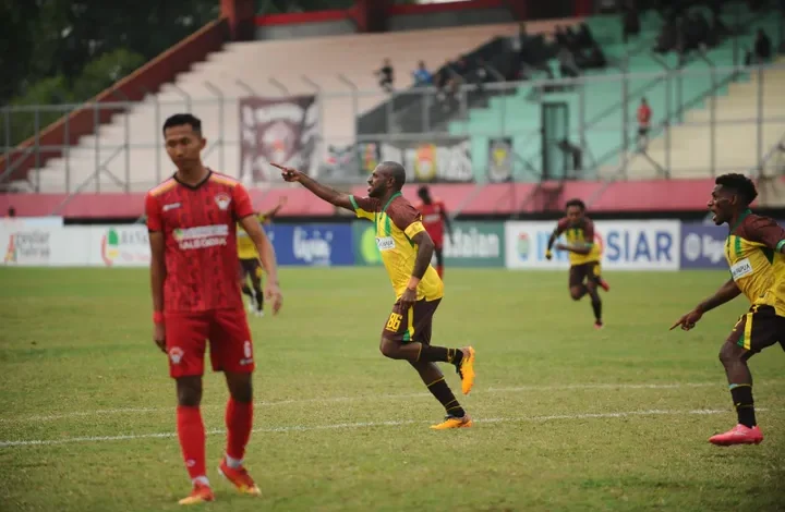 Boaz Solossa: Kisah Inspiratif Legenda Sepak Bola Indonesia