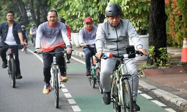 DPRD DKI Jakarta: Solusi Ampuh Polusi Udara? Transportasi Umum & Sepeda!
