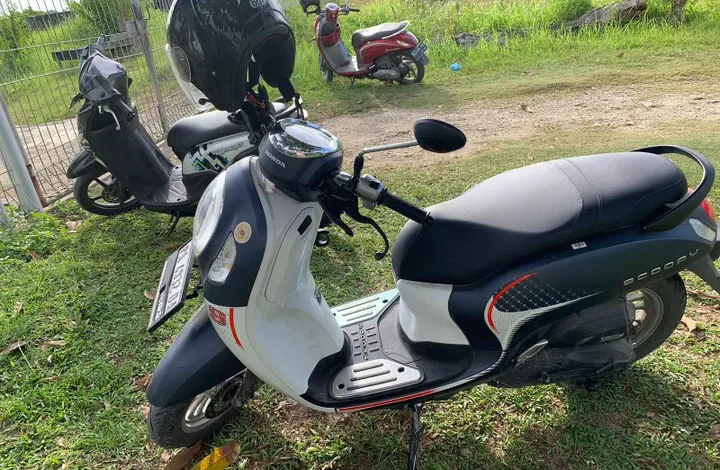 Honda Scoopy vs Yamaha Fino 2024: Skuter Stylish Mana yang Terbaik?