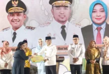 Kaltim Apresiasi Guru & Penjaga Rumah Ibadah: Penghargaan & Insentif Mengalir