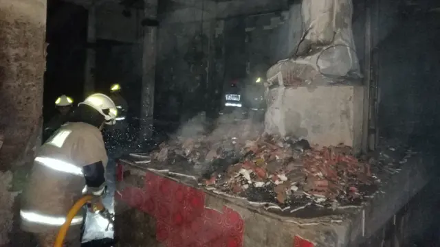 Kebakaran Hebat Vihara Cilincing: 13 Mobil Damkar Dikerahkan