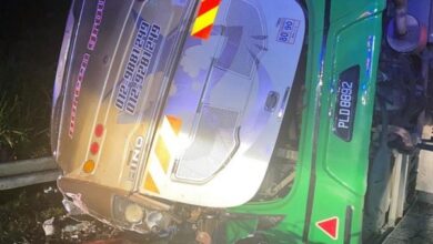 Kecelakaan Bus Mahasiswa Malaysia: 15 Tewas, Tragedi Menghancurkan