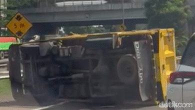 Kecelakaan Tol Jagorawi Km7: Truk Terguling, Macet Parah Arah Cawang