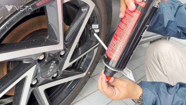 Mobil Listrik Tanpa Ban Cadangan? Pakai Kit Perbaikan Ban Ini