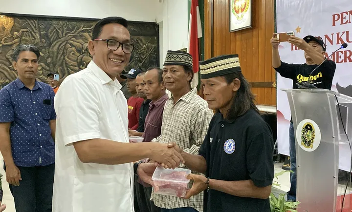 Pemkot Yogyakarta Beri Daging Kurban untuk Pahlawan Kebersihan