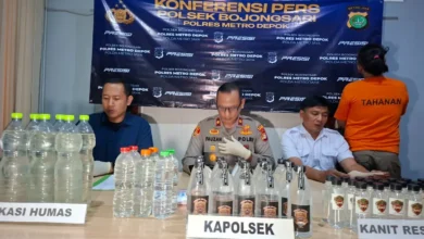 Penggerebekan Warung Jamu & Toko Pancing: Polisi Bongkar Praktik Miras Oplosan Depok