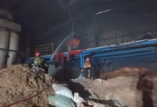 Petugas Damkar Bekasi Luka Berat, Tulang Patah Padamkan Kebakaran Pabrik