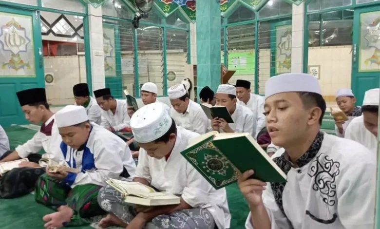 Pilih Pesantren Terbaik untuk Anak: 4 Tips Jitu & Terpercaya