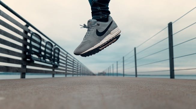 Raih Finish Line: 5 Sepatu Lari Lokal Terbaik & Harga Terjangkau