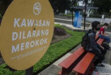 Raperda Kawasan Tanpa Rokok DKI Ditunda: Ada Apa?