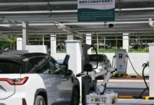 Robot Canggih Hyundai: Isi Daya Mobil Listrik Otomatis