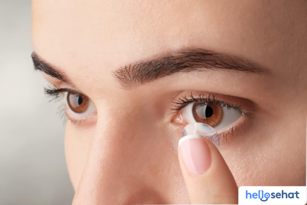 Softlens di Cuaca Panas? 6 Tips Mata Tetap Sehat