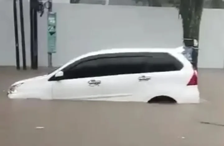 Waspada! 8 Tanda Mobil Pernah Terendam Banjir