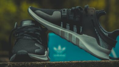 7 Sepatu Hitam Keren Anti Kantong Bolong: Sekolah Jadi Gaya