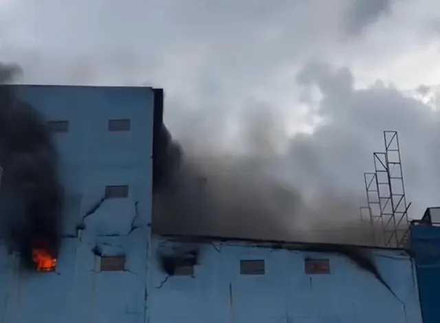 Api Mengamuk! Toko Ban Harapan Indah Bekasi Ludes Terbakar