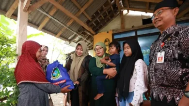 Bupati Ipuk Pastikan Keluarga Korban KMP Tunu Terlindungi
