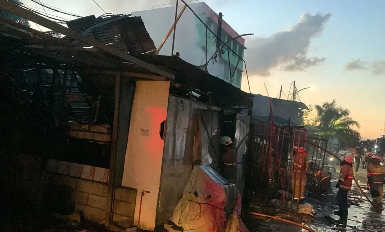 Kebakaran Hebat Ludeskan Lapak Barang Bekas Sunter Agung Jakut