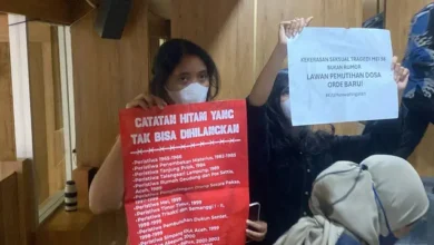 Rapat DPR Ricuh: Fadli Zon Didesak Aktivis Tolak Revisi Sejarah