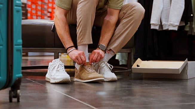 Sneakers Pria Ternyaman: Ringan, Empuk, Harga Mulai Rp300 Ribu